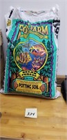 New Fox Farm 1.5cu ft potting soil 38.5 dry qts