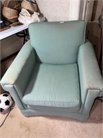 MID CENTURY CLEAN CLUB CHAIR