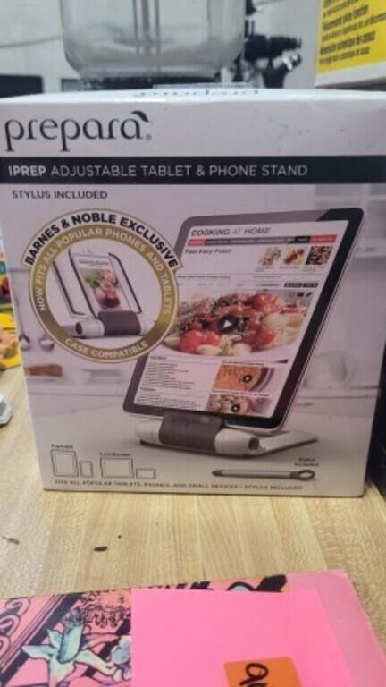 Phone/tablet stand