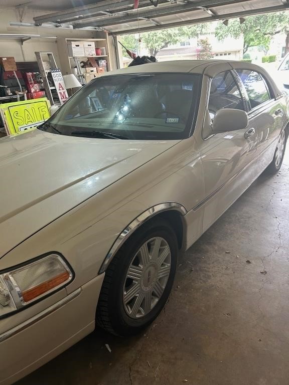 2003 Lincoln Town Car