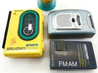 3 baladeurs cassette dont 2 SONY WALKMAN + CORA