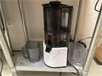 DOMESTIC JUICER - WORKING