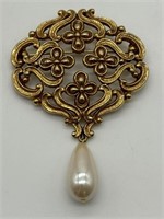 Vintage Dauplaise Gold Tone & Pearl Dangle Brooch