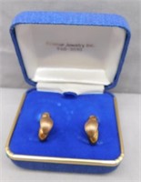 14K Yellow Gold Italy pierced earrings. Weight