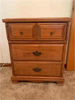 Early American Style Small Chest of Drawers
