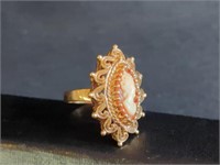 14 KT GOLD LADIES RING W/ STONES