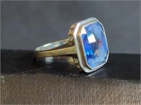 14 KT GOLD LADIES RING W/ BLUE STONE