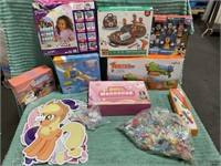 1 LOT ASSORTED TOYS INCLUDING DOLL WARDROBE,