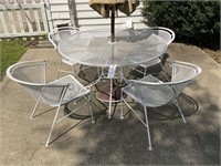 48IN ROUND PATIO TABLE WITH 4 CHAIRS AND UMBRELLA