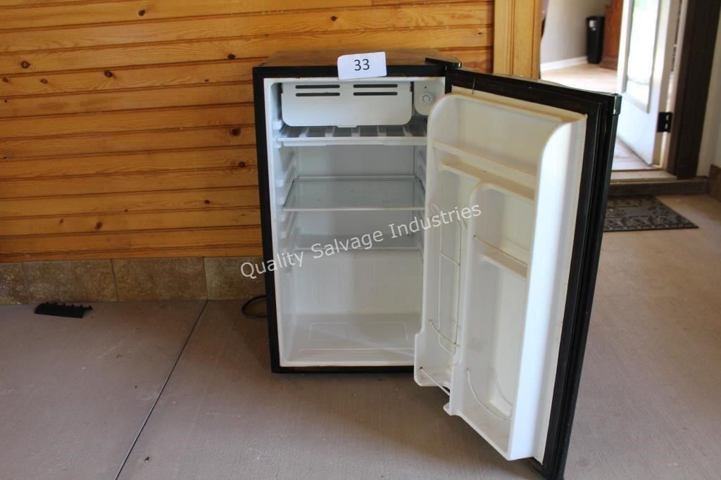 igloo 3.2cuft refrigerator