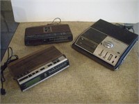 Bell & Howell AM/FM Cassette Player & Clock