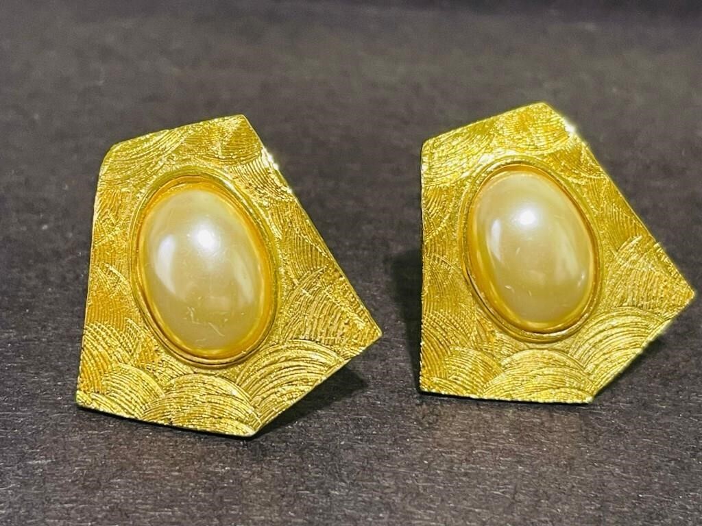 Vintage PAOLO GUCCI CLIP ON EARRINGS GOLD TONE