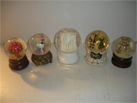 Musical Holiday Snow Globes, Talles 7inches
