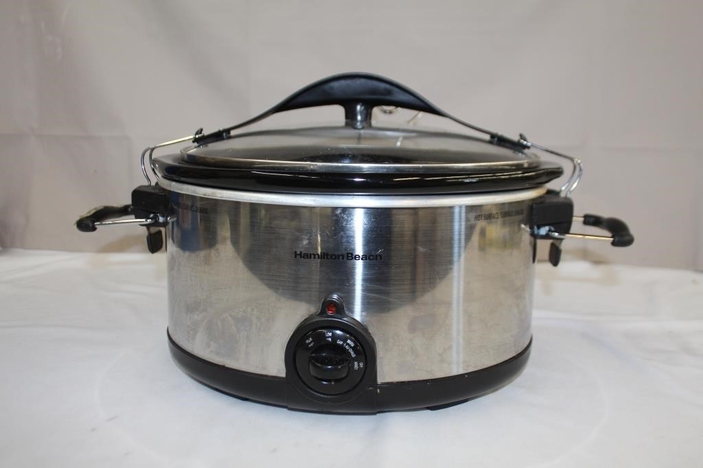 Hamilton Beach slow cooker with locking lid