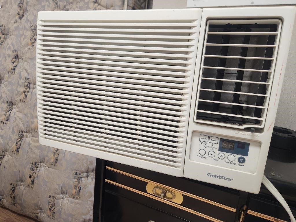 Window ac unit has remote works see below