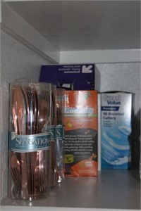 SELECTION OF PLASTICWARE