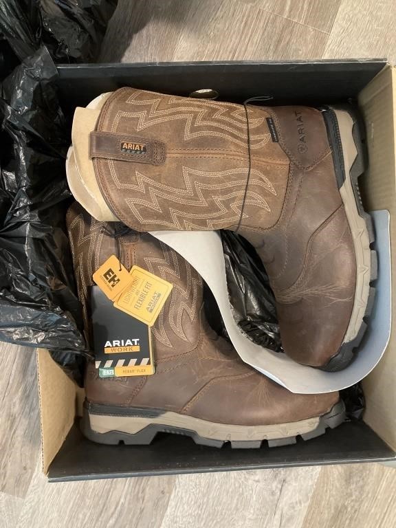 Ariat Work boots size 9.5 never worn composite