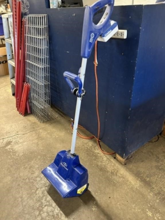 BATTERY OPERATED SNOW THROWER-NO CHARGER