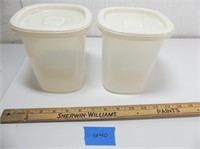 2 - Rubbermaid Containers w/lids - 1.5 L, used