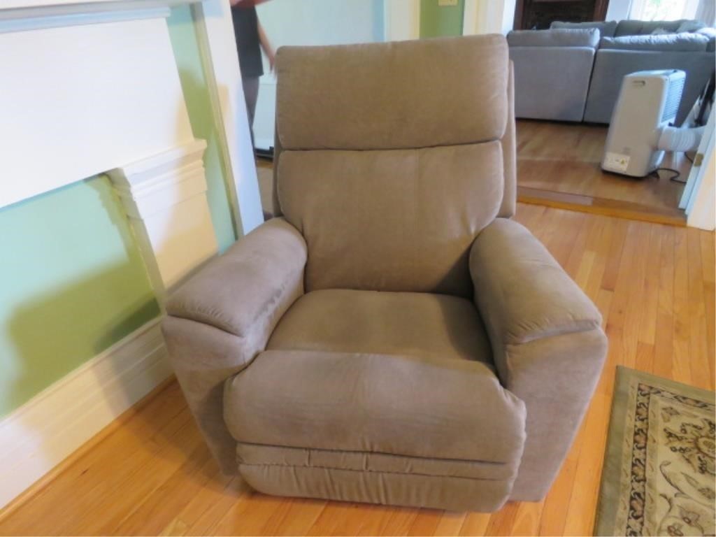 GRAY RECLINER CHAIR- BRING HELP TO REMOVE