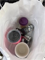 2 BAGS OF MIXED COFFEE MUGS / TUMBLERS