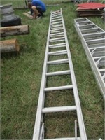 1116) 36' aluminum extension ladder