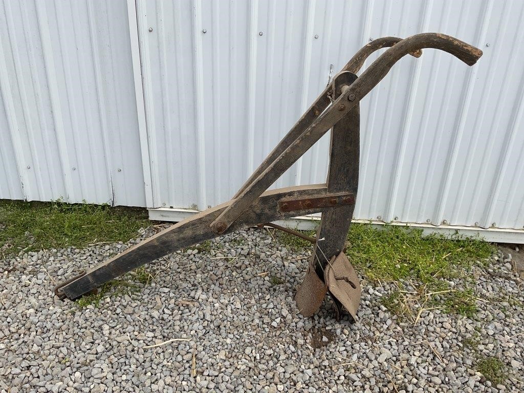 PRIMITIVE HORSE DRAWN ONE BOTTOM PLOW WITH