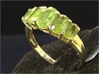 14k Gold & Peridot ring, size 7, 2.5g