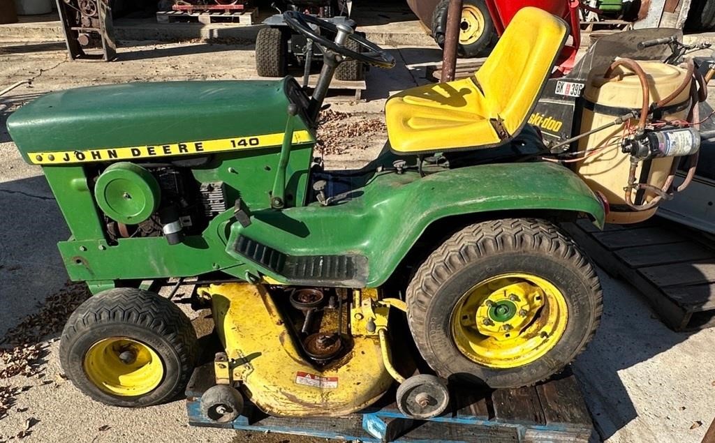 John Deere 140 lawn tractor