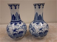 Two blue/white vases