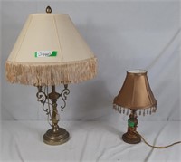 2 lamps of different sizes
