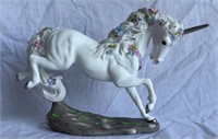 FINE PORCELAIN UNICORN FIGURINE