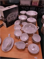 63 pieces Bareuther Bavarian China dinnerware: