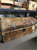 OLD WOOD TRUNK W/ HIDE COVER, ROUGH