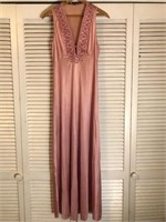 VINTAGE VANITY FAIR NIGHTGOWN DRES SIZE 32