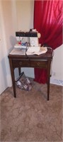 Singer 5528 Sewing Machine + Sewing cabinet