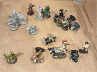 TRAY OF DUNGONS AND DRAGONS PEWTER FIGURES