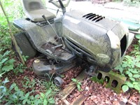 MURRAY RIDING MOWER SITTING OUTDOOR NO FRONT WHEEL