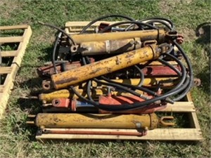 Large assortment of hydraulic cylinders,