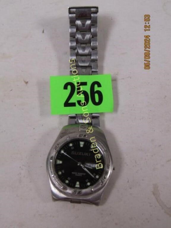 MEN'S VINTAGE SUZUKI WRISTWATCH