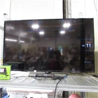 SAMSUNG 48" FLAT PANEL TV W/ REMOTE