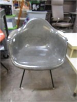 HERMAN MILLER FIBERGLASS ARM CHAIR