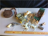 Roy Rogers Chuck Wagon, Plastic Toys, Cap Gun