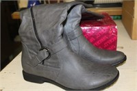 Ladies Boots in Box Size 9.5 ( Small Fit)