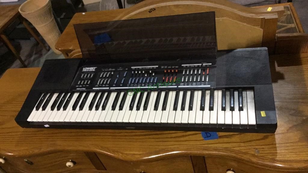 Lowrey Micro Genie keyboard - no cords - no stand