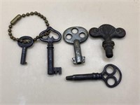 5 vintage small skeleton keys