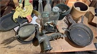Table lot, includes three cast frying pans,