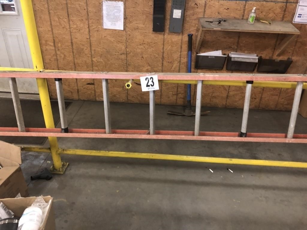 12' Fiberglass Ladder