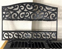 Metal wine rack wall hanging