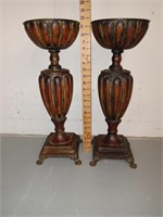 2 metal urns